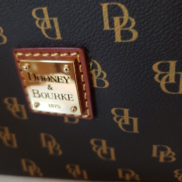 Dooney and Bourke small gretta Brianna w/pouch - Picture 4 of 13